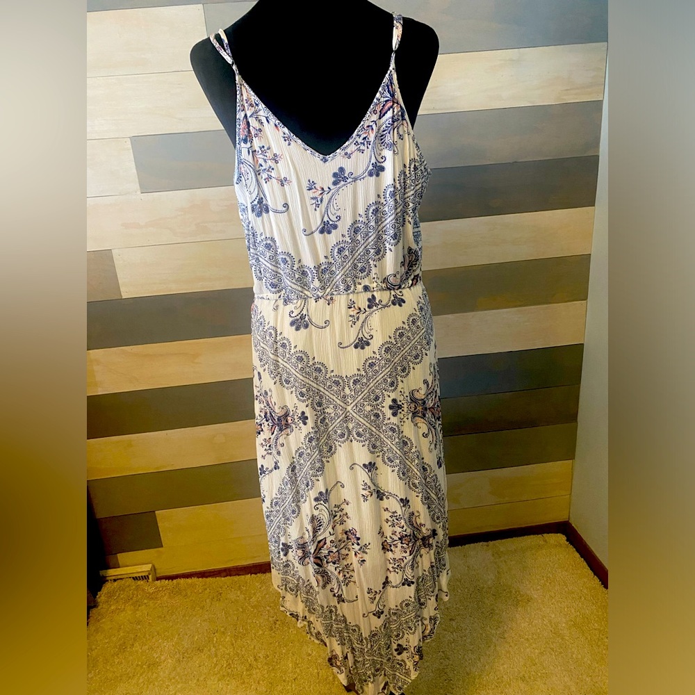 KnoxRose sundress. Spaghetti straps and handkerchief hem line. size large.